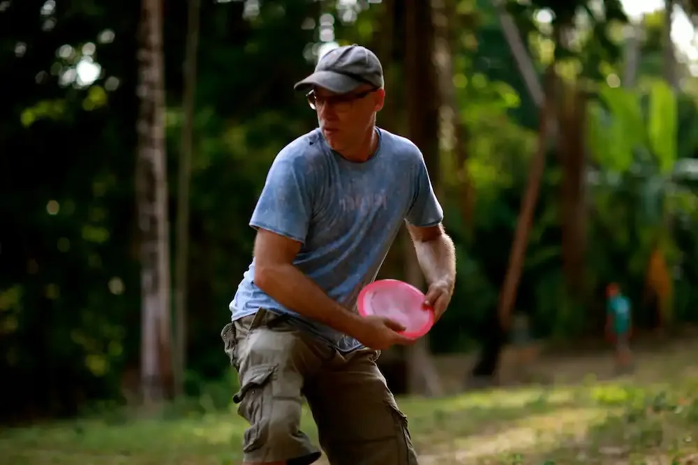 A player lines up a throw on a jungle fairway